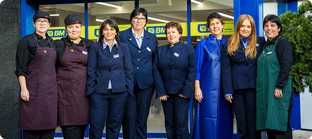 Equipo de profesionales del nuevo supermercado BM de Zarautz